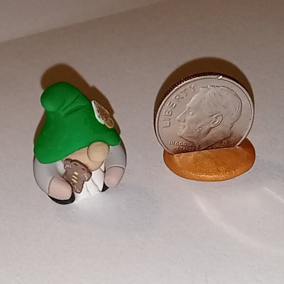 🎯 10 for $10 / Tiny Gnome with Gingerbread Figure - Picture 1 of 3